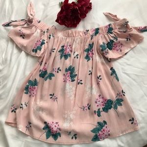 🌸One Clothing Off Shoulder Pink Flowered Top🌸